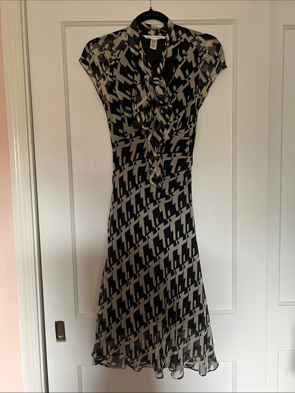 Diane Von Furstenberg Black and white herringbone y2k Print Midi Dress size 0 XS